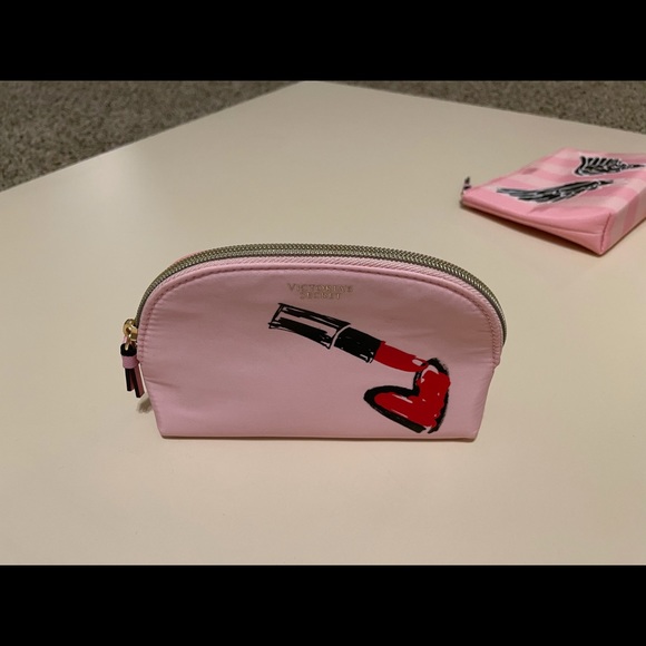 NEW Cute Makeup Bags from Victoria’s Secret💄 - Picture 2 of 3